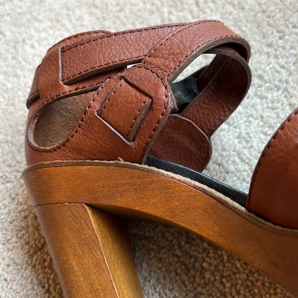 CHLOE Wooden Platform High Heel Cognac
Leather Criss Cross Sandal EU 38 - Picture 7 of 16